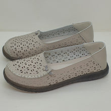 Charger l'image dans la galerie, TROTT N BREIZH chaussures cuir confort grise aérée