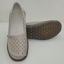 Charger l'image dans la galerie, TROTT N BREIZH chaussures cuir confort grise aérée