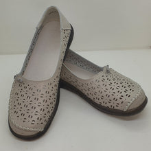 Charger l'image dans la galerie, TROTT N BREIZH chaussures cuir confort grise aérée