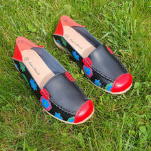 Charger l'image dans la galerie, TROTT N BREIZH chaussures cuir confort mocassin noir rouge fleurie