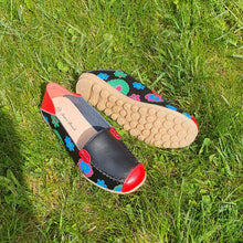 Charger l'image dans la galerie, TROTT N BREIZH chaussures cuir confort mocassin noir rouge fleurie