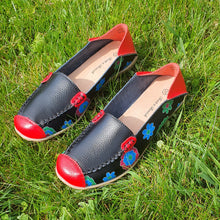 Charger l'image dans la galerie, TROTT N BREIZH chaussures cuir confort mocassin noir rouge fleurie