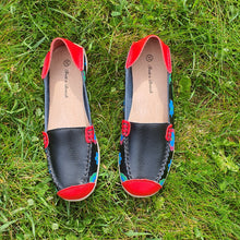 Charger l'image dans la galerie, TROTT N BREIZH chaussures cuir confort mocassin noir rouge fleurie