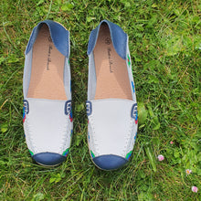 Charger l'image dans la galerie, TROTT N BREIZH chaussures cuir confort mocassin blanc marine fleurie