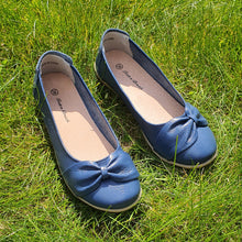 Charger l'image dans la galerie, TROTT N BREIZH chaussures cuir confort ballerine marine noeud