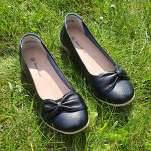 Charger l'image dans la galerie, TROTT N BREIZH chaussures cuir confort ballerine noir noeud