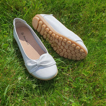 Charger l'image dans la galerie, TROTT N BREIZH chaussures cuir confort ballerine blanc noeud