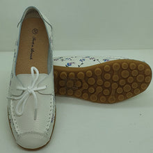 Charger l&#39;image dans la galerie, TROTT N BREIZH chaussures cuir confort mocassin fleurie
