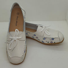 Charger l&#39;image dans la galerie, TROTT N BREIZH chaussures cuir confort mocassin fleurie
